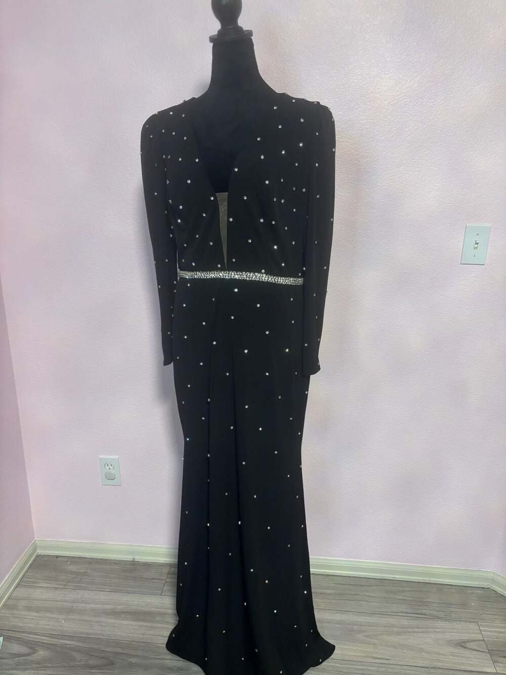 IEENA for MAC DUGGAL 67874 Jewel Encrusted Plunge Neck Long Sleeve Gown Size 10